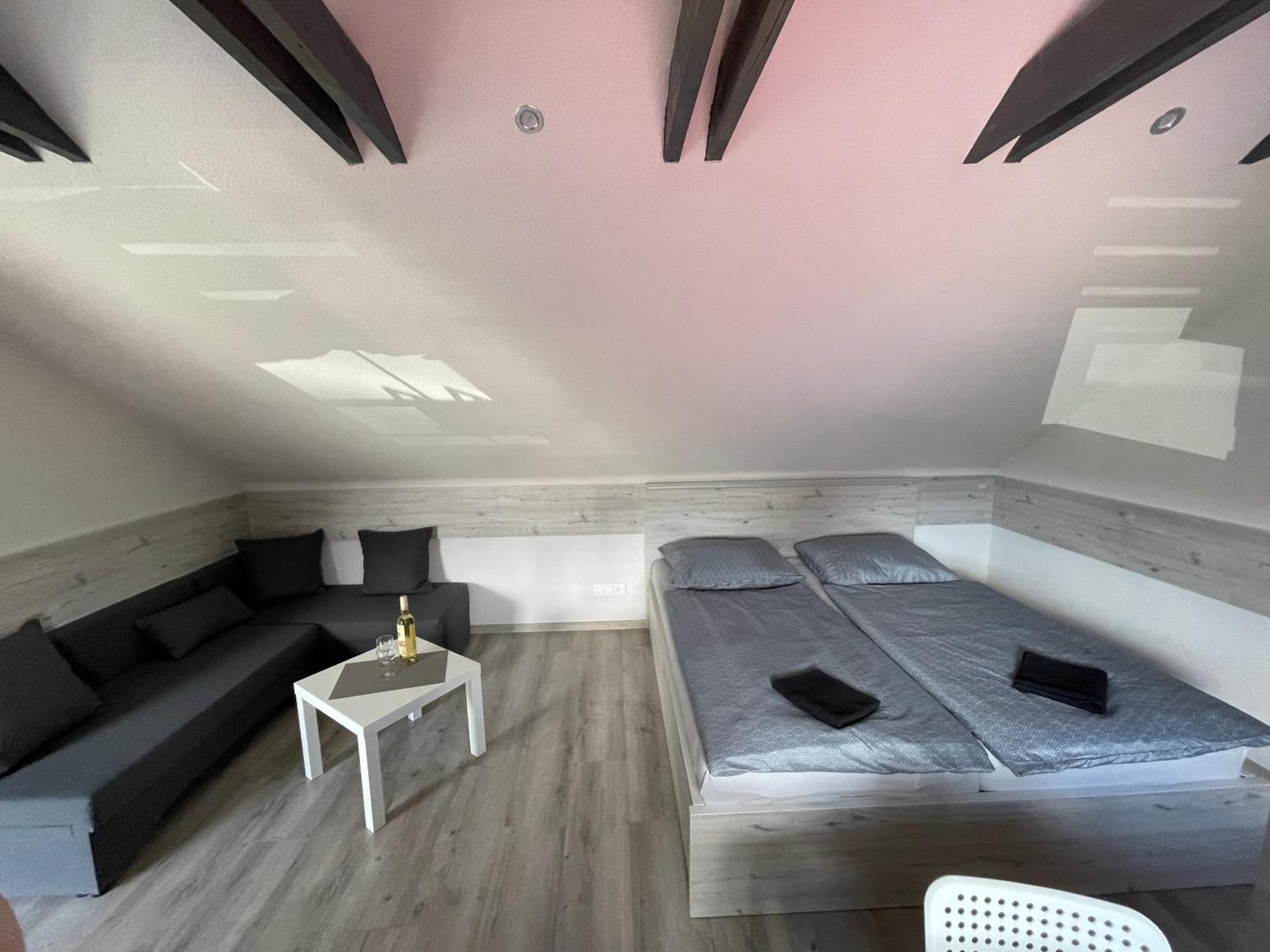 Apartmanovy Dom Stela Bešeňová Exterior foto
